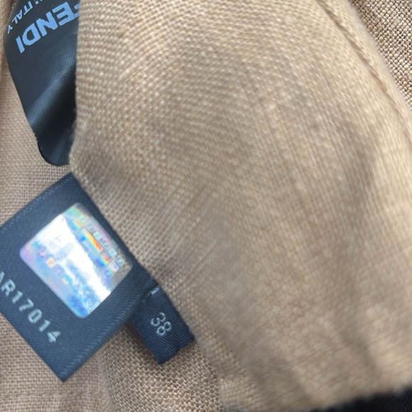 Fendi trench raincoat size 38. Hits at knee. - Picture 4 of 5